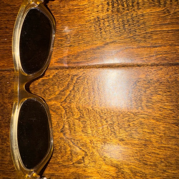 Ray Ban Polarized Sunglasses (women’s) *Cracked Lens - Picture 7 of 9